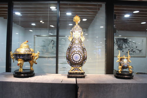 北京工美集團工藝品廠席聞大師歷年獲獎作品巡展首展在京舉行