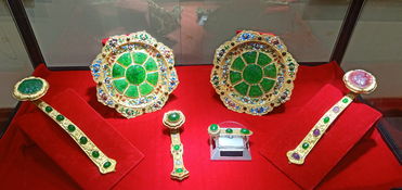 緣依文化藏翡翠藝術(shù)品暨盧建英蘇繡四代精品展 在滬盛大開幕